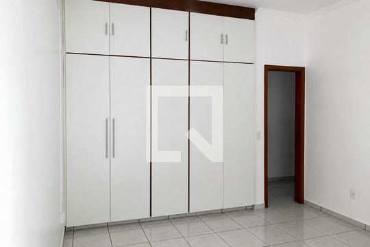 Quarto de casa para alugar com 3 quartos, 432m² em Cidade Jardim, Uberlândia