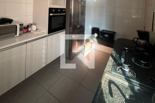 Cozinha de casa de condomínio para alugar com 3 quartos, 100m² em Arsenal, São Gonçalo
