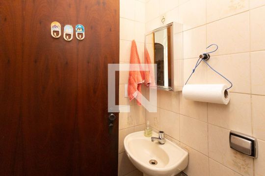 Banheiro 1 de casa à venda com 7 quartos, 300m² em Jardim Guapira, São Paulo