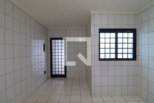 Cozinha  de apartamento para alugar com 2 quartos, 70m² em Vila Tiberio, Ribeirão Preto