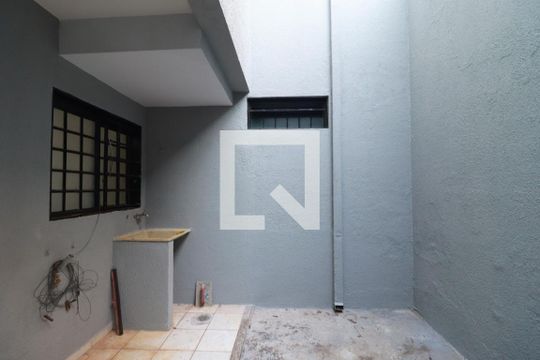 Área de serviço  de apartamento para alugar com 2 quartos, 70m² em Vila Tiberio, Ribeirão Preto