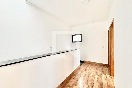 Hall dos Quartos  de casa para alugar com 3 quartos, 102m² em Parque Sao Domingos, São Paulo
