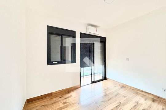 Suíte  de casa para alugar com 3 quartos, 102m² em Parque Sao Domingos, São Paulo
