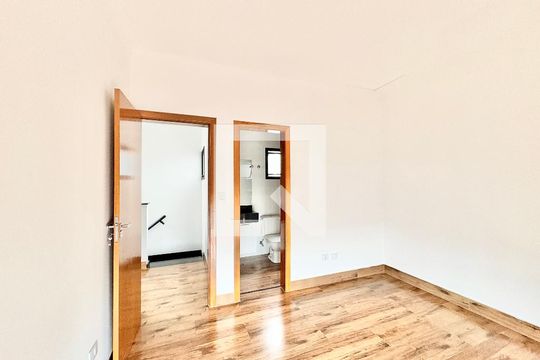 Suíte  de casa para alugar com 3 quartos, 102m² em Parque Sao Domingos, São Paulo