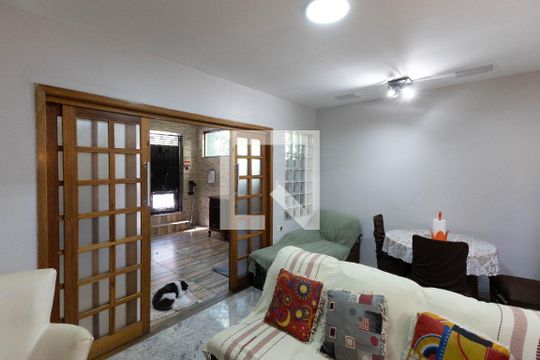 Sala  de casa à venda com 4 quartos, 70m² em Vila Gustavo, São Paulo