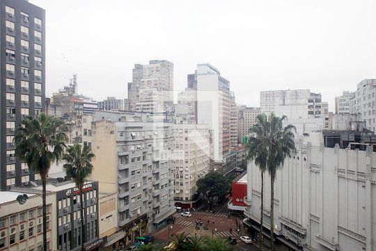 Studio - Sala / Quarto Vista de kitnet/studio à venda com 1 quarto, 30m² em Centro Histórico, Porto Alegre