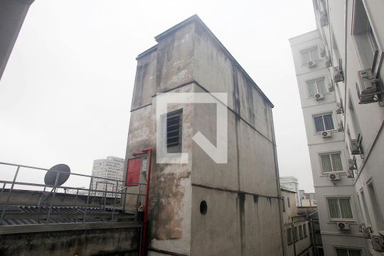 Studio - Sala / Quarto Vista de kitnet/studio à venda com 1 quarto, 20m² em Centro Histórico, Porto Alegre