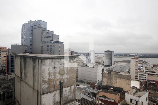 Studio - Sala / Quarto Vista de kitnet/studio à venda com 1 quarto, 23m² em Centro Histórico, Porto Alegre