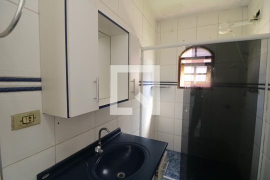 Banheiro de casa para alugar com 1 quarto, 60m² em Jardim Marília, São Paulo