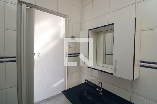 Banheiro de casa para alugar com 1 quarto, 60m² em Jardim Marília, São Paulo
