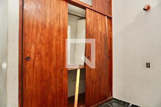 Quarto de apartamento para alugar com 1 quarto, 60m² em Santo Agostinho, Belo Horizonte
