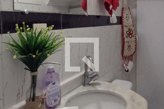 Lavabo de casa para alugar com 3 quartos, 100m² em Macuco, Santos