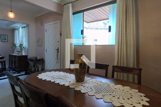 Sala de estar e jantar de casa para alugar com 3 quartos, 100m² em Macuco, Santos