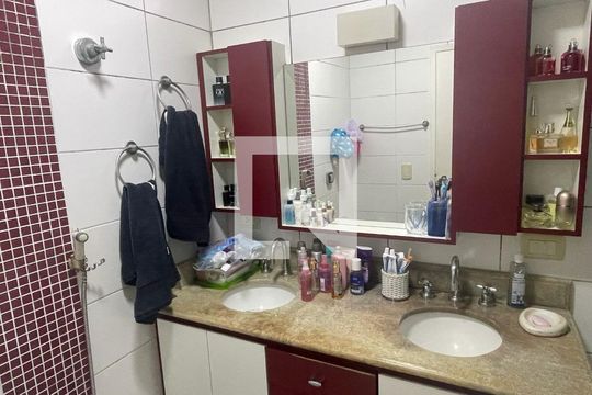 Banheiro de apartamento para alugar com 3 quartos, 140m² em Pinheiros, São Paulo