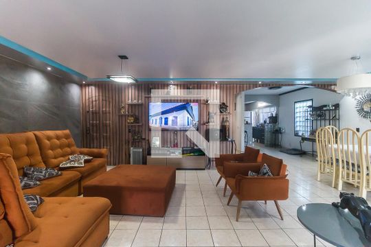 Casa para alugar com 3 quartos, 425m² em Vila Aurea, Poá