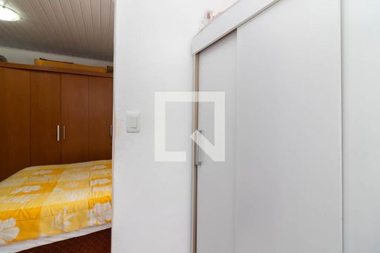 Closet da Suíte de casa à venda com 2 quartos, 100m² em Chora Menino, São Paulo