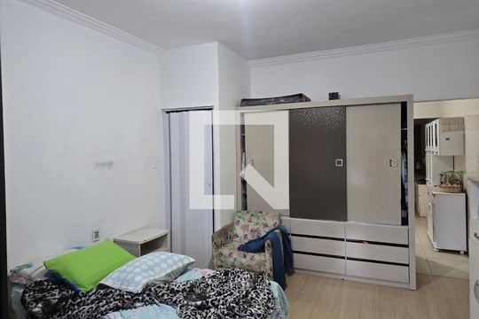 Sala/ Quarto / CASA 01 de casa para alugar com 3 quartos, 250m² em Vila Aprazível, Guarulhos