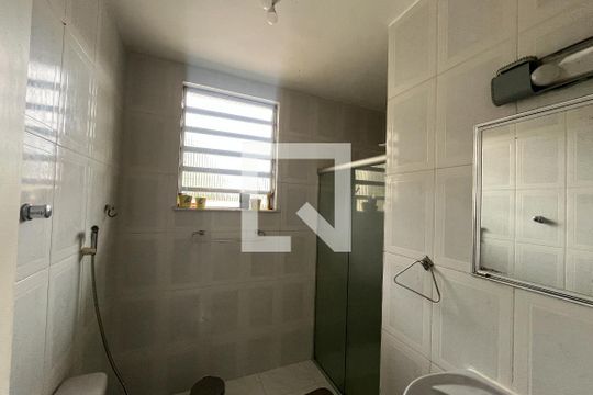 Banheiro de casa para alugar com 5 quartos, 210m² em Jardim Carioca, Rio de Janeiro