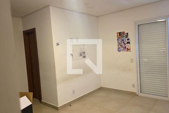 Quarto de casa para alugar com 3 quartos, 200m² em Jardim Rodeio, Mogi das Cruzes