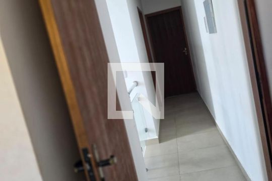 Corredor de casa para alugar com 3 quartos, 200m² em Jardim Rodeio, Mogi das Cruzes