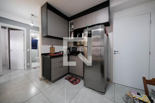 Sala/Cozinha de apartamento para alugar com 2 quartos, 42m² em Vila Guilhermina, São Paulo