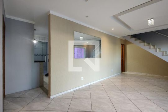 Sala de casa de condomínio para alugar com 4 quartos, 247m² em Taquara, Rio de Janeiro