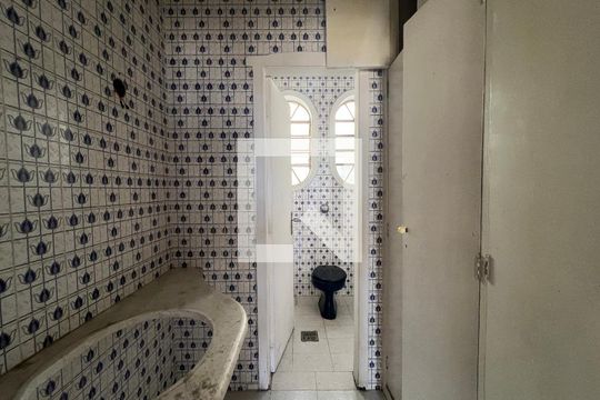 Banheiro de casa para alugar com 4 quartos, 214m² em São José, Belo Horizonte