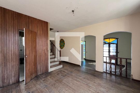 Sala 2 de casa para alugar com 4 quartos, 214m² em São José, Belo Horizonte