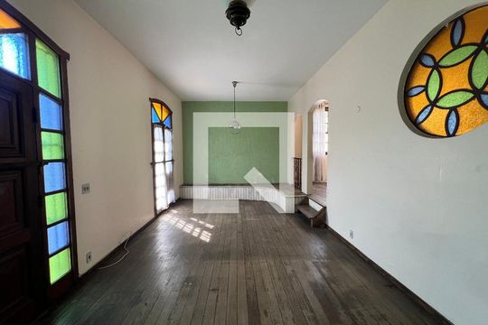 Sala de casa para alugar com 4 quartos, 214m² em São José, Belo Horizonte