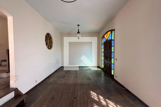 Sala de casa para alugar com 4 quartos, 214m² em São José, Belo Horizonte