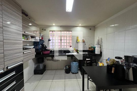 Casa à venda com 4 quartos, 150m² em Estrela Dalva, Contagem