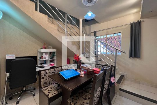 Casa à venda com 4 quartos, 150m² em Estrela Dalva, Contagem