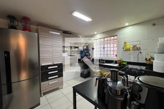 Casa à venda com 4 quartos, 150m² em Estrela Dalva, Contagem