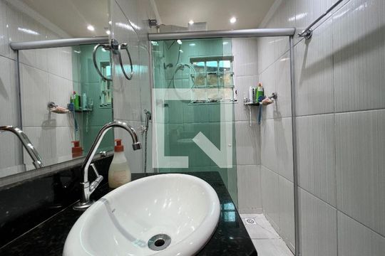 Casa à venda com 4 quartos, 150m² em Estrela Dalva, Contagem