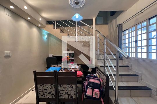 Casa à venda com 4 quartos, 156m² em Estrela Dalva, Contagem