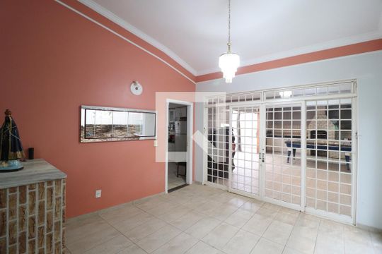Sala 2 de casa para alugar com 3 quartos, 250m² em Morada da Colina, Uberlândia