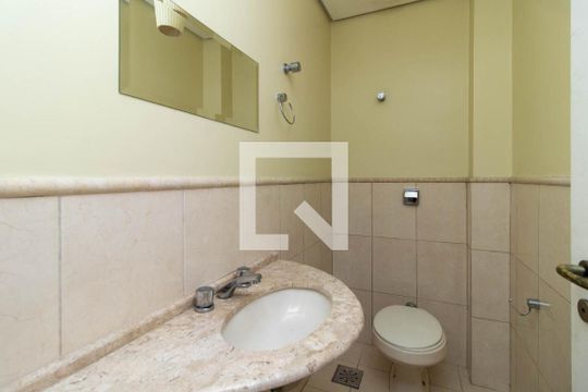 Lavabo de casa de condomínio para alugar com 2 quartos, 196m² em Menino Deus, Porto Alegre