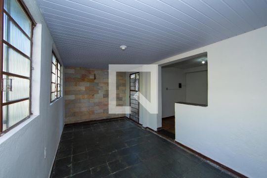 Sala de casa para alugar com 2 quartos, 48m² em Alto Caiçaras, Belo Horizonte