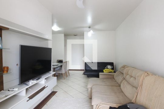 Apartamento para alugar com 3 quartos, 130m² em Braga, Cabo Frio