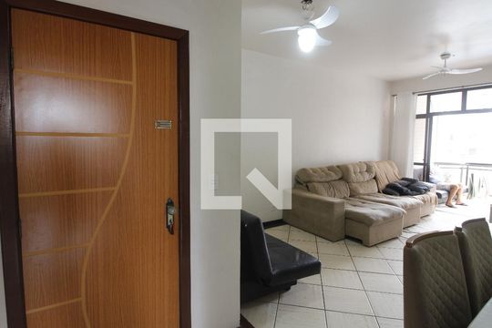 Apartamento para alugar com 3 quartos, 130m² em Braga, Cabo Frio