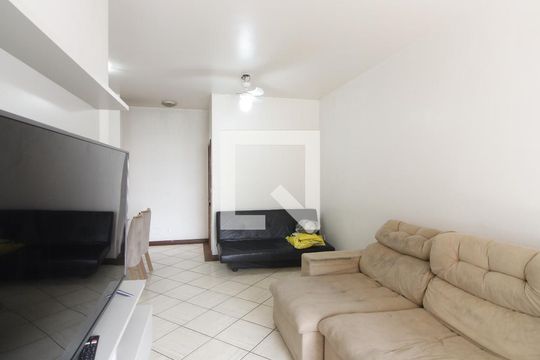 Apartamento para alugar com 3 quartos, 130m² em Braga, Cabo Frio