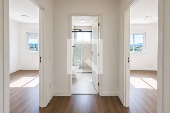 Corredor de apartamento para alugar com 2 quartos, 54m² em Vila Oliveira, Mogi das Cruzes