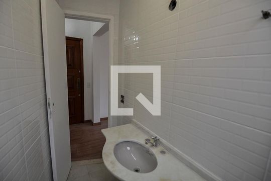 Lavabo de apartamento para alugar com 4 quartos, 100m² em Tijuca, Rio de Janeiro
