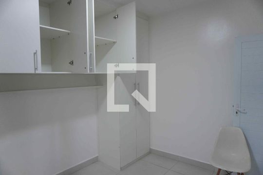 Quarto de casa para alugar com 1 quarto, 65m² em Vila São Silvestre, Barueri