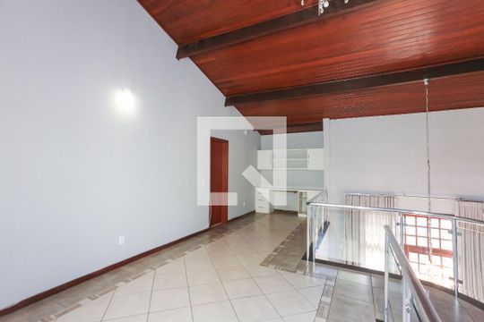 Casa à venda com 3 quartos, 405m² em Olaria, Contagem
