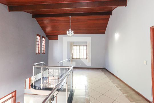 Casa à venda com 3 quartos, 405m² em Olaria, Contagem