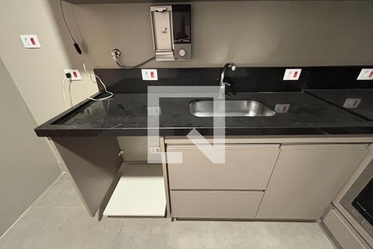 Cozinha de apartamento para alugar com 3 quartos, 98m² em Itaim Bibi, São Paulo