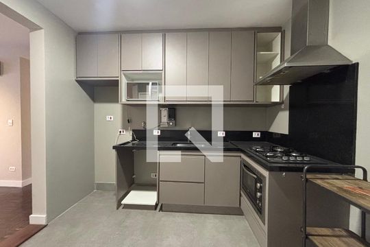 Cozinha de apartamento para alugar com 3 quartos, 98m² em Itaim Bibi, São Paulo