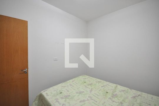 Quarto 1 de apartamento para alugar com 2 quartos, 46m² em Parque Vitoria, São Paulo