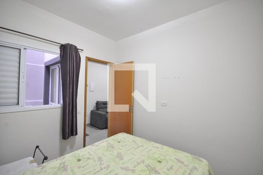 Quarto 1 de apartamento para alugar com 2 quartos, 46m² em Parque Vitoria, São Paulo